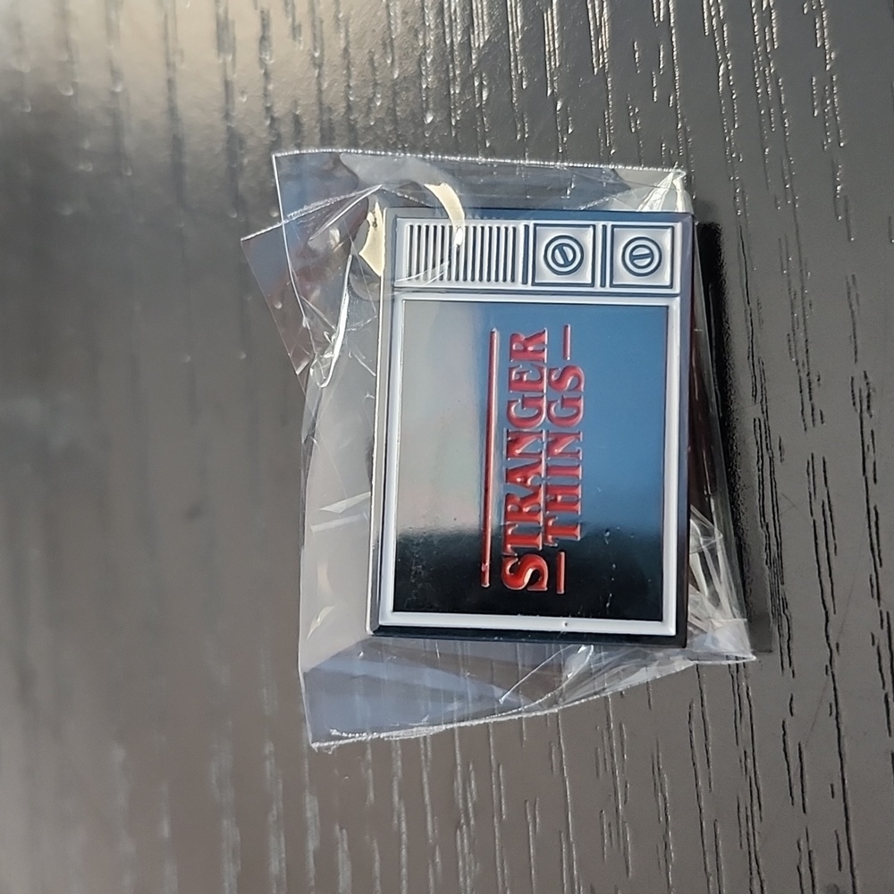 Stranger Things Enamel Pin - Picture 4 of 4